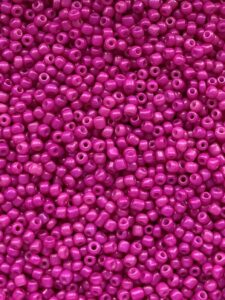 10 gram fuchsia roze rocailles 2mm.