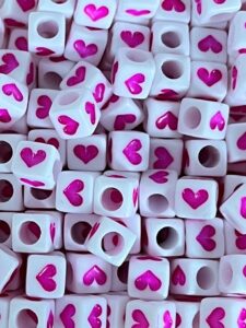 5 stuks kubus hart wit roze kralen 6mm.