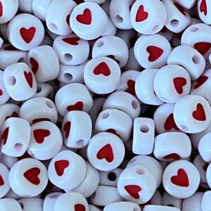 5 stuks hartjes acryl kralen wit rood 7mm.
